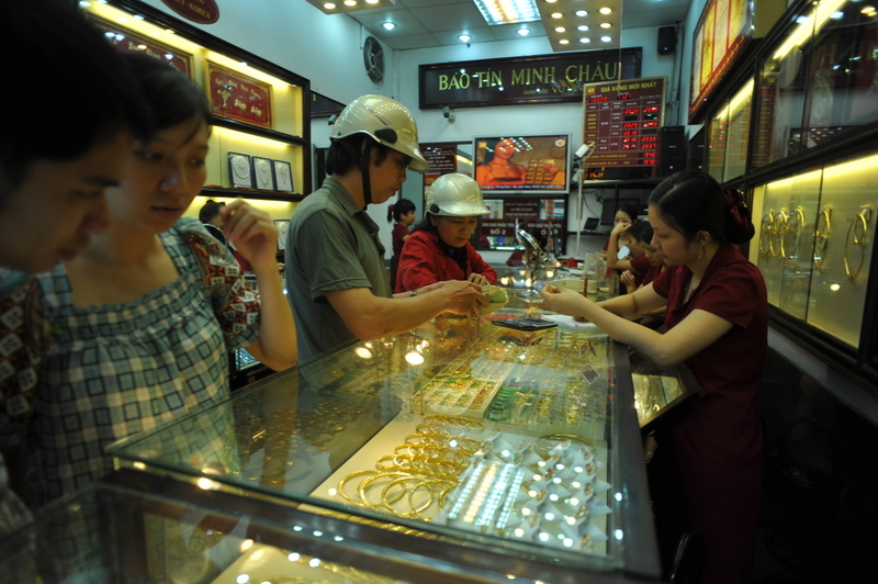 Mua bán vàng trên 300 triệu đồng phải trình chứng minh thư